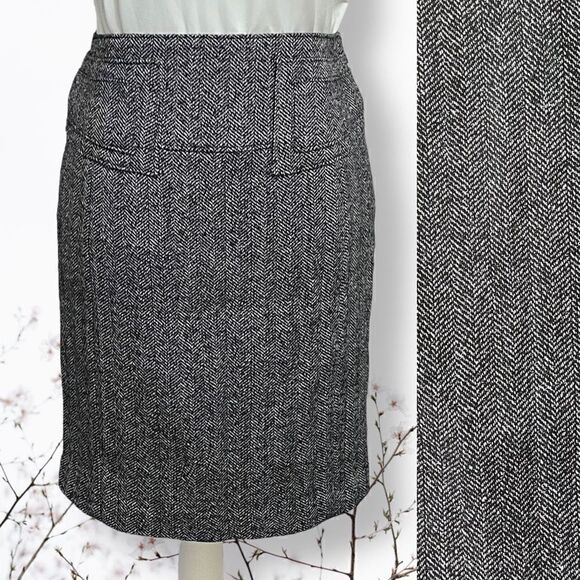 EXPRESS Wool Blend Fall Skirt Black Chevron Knee Length Pencil Skirt Sz 4 - Picture 1 of 9